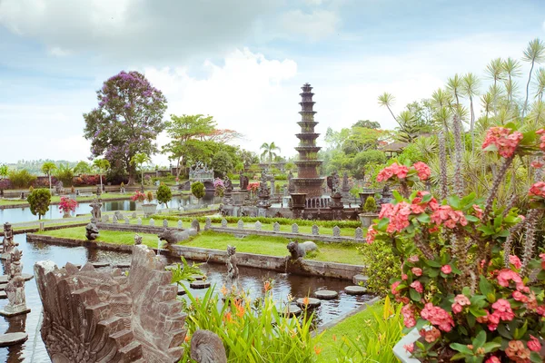 Paleis van het water van de Tirtagangga op bali eiland, Indonesië — Stockfoto