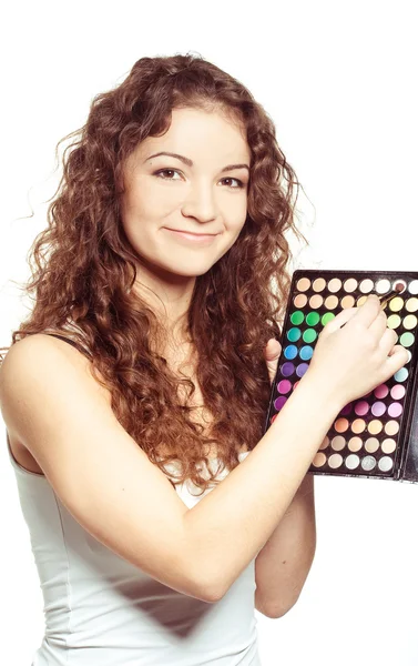Piękna dziewczyna z multicolor eyeshadow palette — Zdjęcie stockowe
