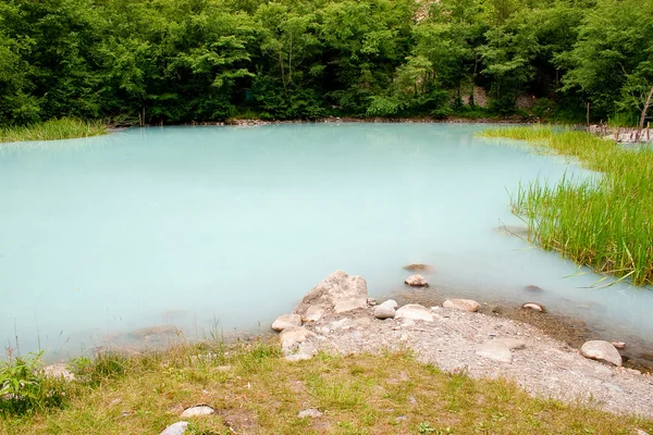 Уникальное мутное озеро — стоковое фото