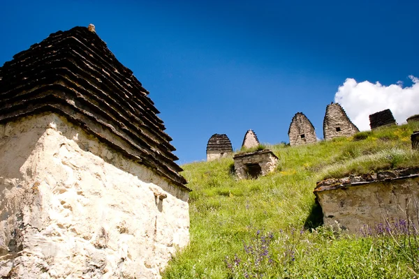 Ruines de l'ancienne colonie dans les montagnes du Caucase — Photo