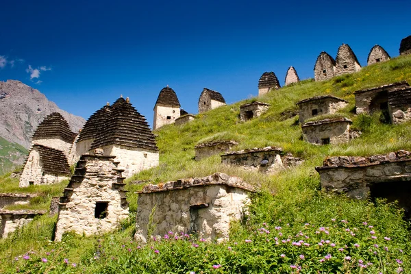 古代聚落在高加索山脉的废墟 — 图库照片