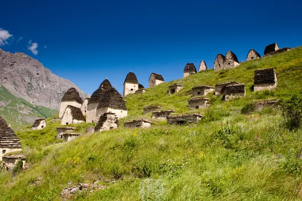 Ruines de l'ancienne colonie dans les montagnes du Caucase — Photo