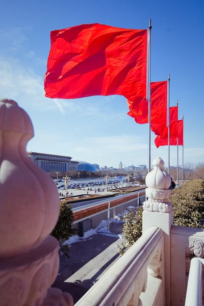 BEIJING - 6 FEB: people walking on Tiananmen square on 6 Februar — Stock Photo, Image