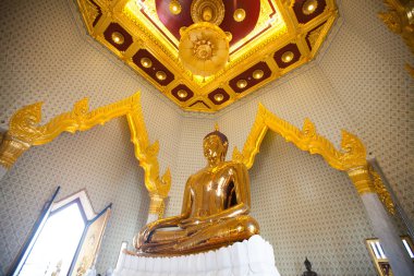 estatua dorada de Buda en wat traimit en bangkok