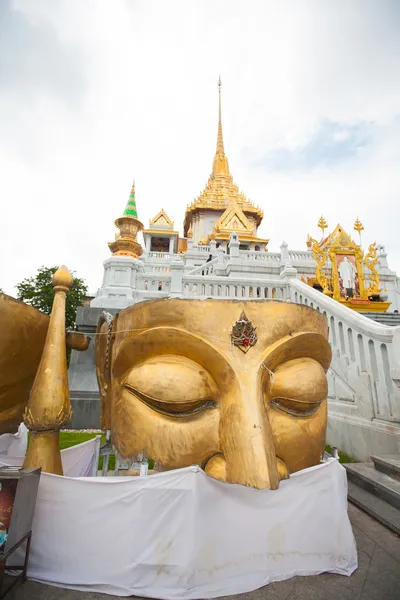 Wat Traimit в Бангкоке Таиланд — стоковое фото