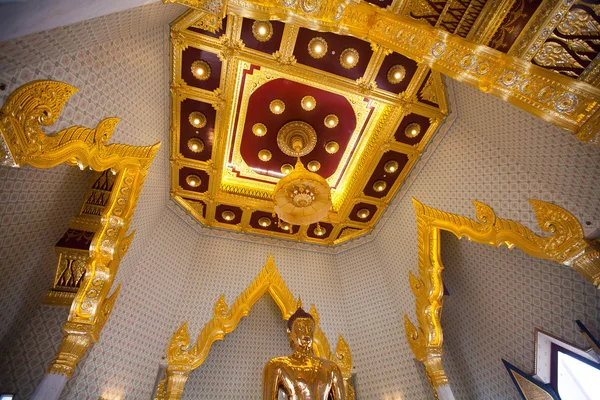 Zlatá socha Buddhy na wat traimit v Bangkoku — Stock fotografie