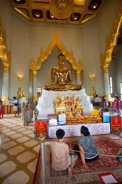 Zlatá socha Buddhy na wat traimit v Bangkoku — Stock fotografie