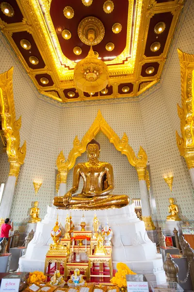 Golden Buddha Statue at Wat Traimit in Bangkok — Stock Photo, Image