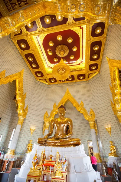 Statue de Bouddha d'or à Wat Traimit à Bangkok — Photo