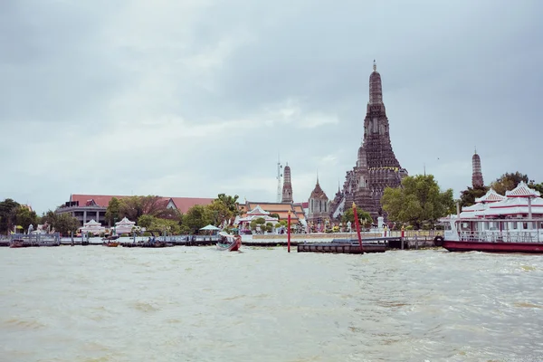 Temple Wat Arun in Bangkok — Stock Photo, Image