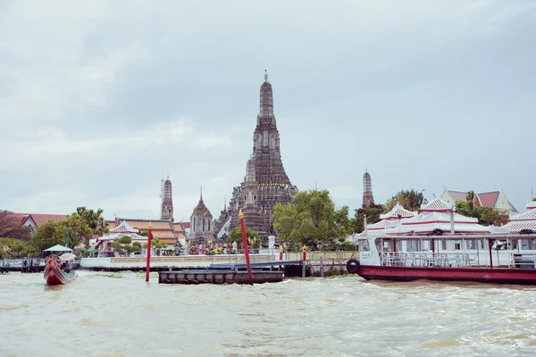 Temple Wat Arun in Bangkok — Stock Photo, Image