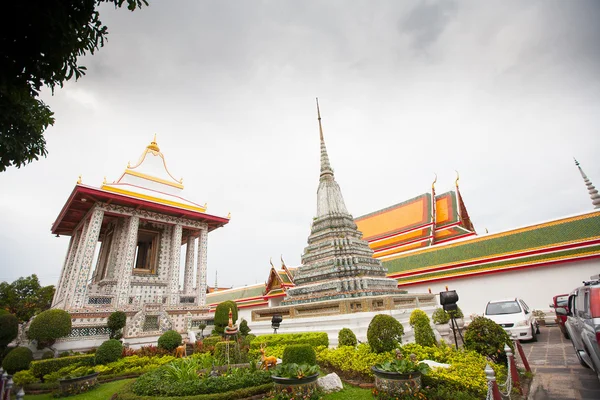 Świątynia w pobliżu wat arun w Bangkoku — Zdjęcie stockowe