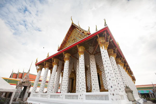 Tempel in de buurt van wat arun in bangkok — Stockfoto