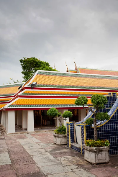 Тайский храм Ват Пхо в Бангкоке — стоковое фото