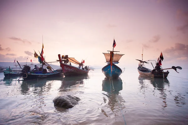 Tramonto tropicale sulla spiaggia — Foto Stock