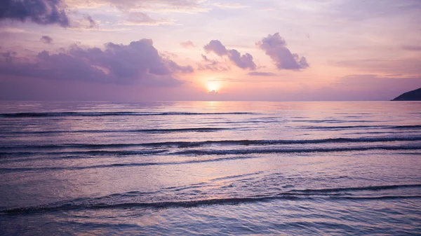 Tropický západ slunce na pláži — Stock fotografie