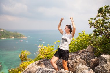 dağ tepe üzerinde kazanan. Spor ve aktif bir yaşam konsepti