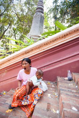 Phnom penh, Kamboçya - 31 Ocak 2014 kirli evsiz insanlar