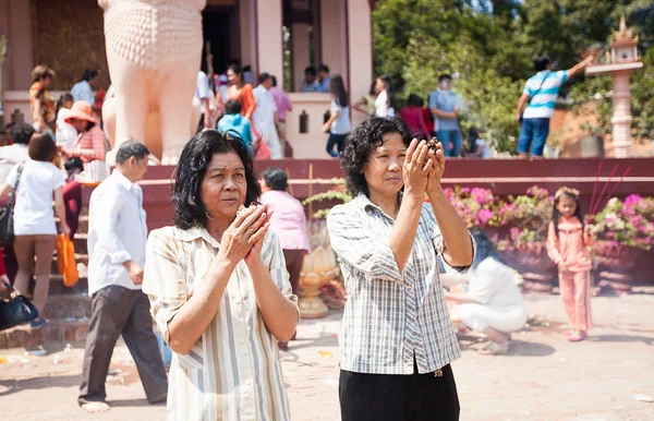 Phnom penh, Cambodja - 31 januari 2014 mensen vieren chinese — Stockfoto