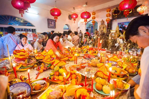 Phnom penh, Kamboçya - 31 Ocak 2014 insanlar kutlamak Çin