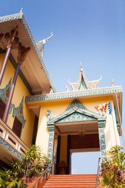 ounalom templo contém um pêlo da sobrancelha de Buda. Cambojaounalom Świątynia zawiera włosów brwi Buddy. Kambodża