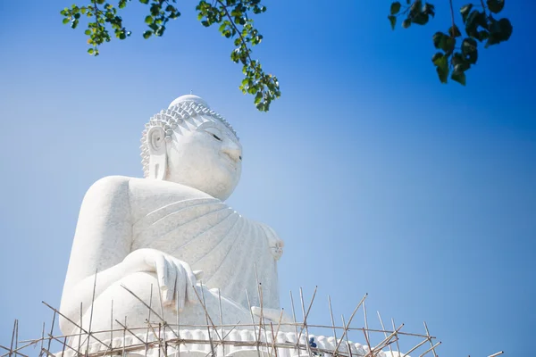 A estátua de mármore de Big Buddha em Phuket — Fotografia de Stock
