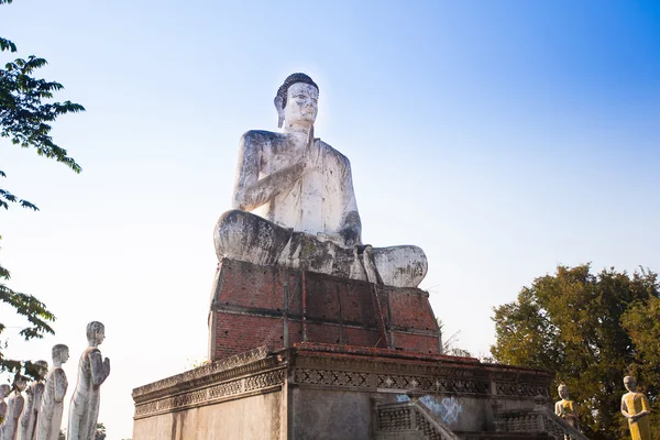 Giant buddha i templet wat ek phnom nära battambang cit — Stockfoto