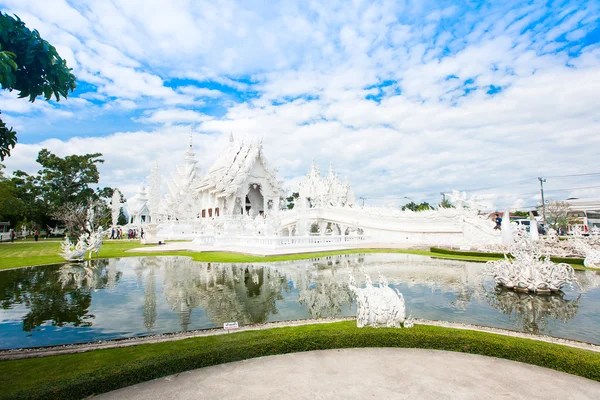 Wat rong khun (witte tempel) in chiang rai provincie — Stockfoto