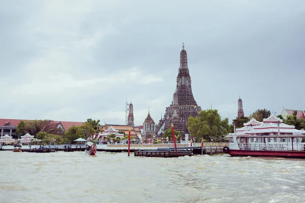 Temple Wat Arun in Bangkok — Stock Photo, Image