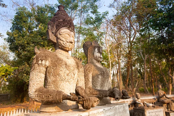 Alte architektur (buddha park) in thailand — Stockfoto