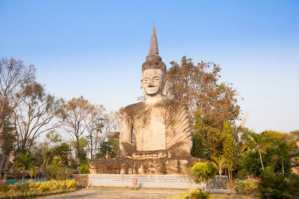 Oude architectuur (Boeddha park) in thailand — Stockfoto