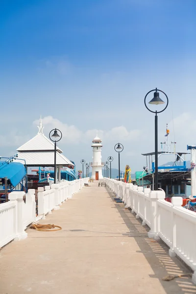 海の桟橋の灯台 — ストック写真