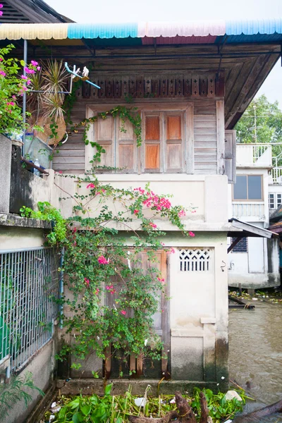 贫穷的生活，在泰国，在亚洲的破旧房子 — 图库照片