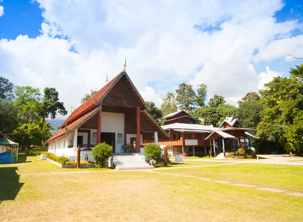 Świątynia w Tajlandii w pobliżu mae hon piosenki — Zdjęcie stockowe