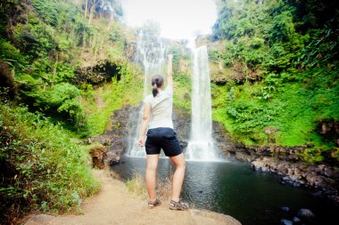 kazanan şelale yakınında. aktif bir yaşam konsepti 