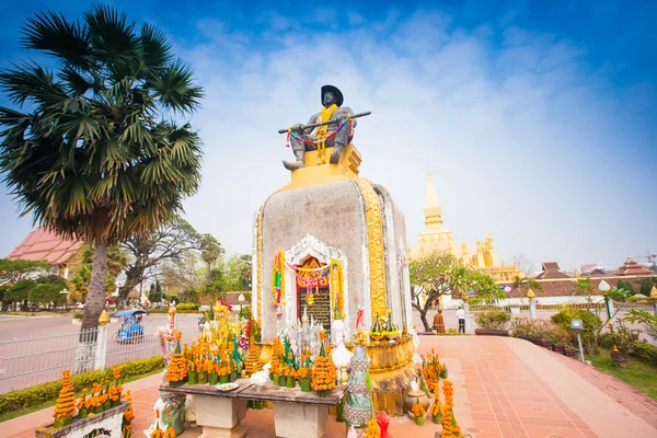 Statua del Re Chao Anouvong, ultimo monarca del Laos K — Foto Stock