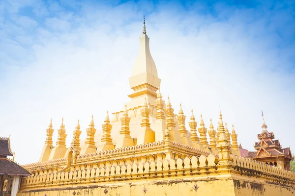 Golden Wat Thap Luang in Vientiane, Laos — Stockfoto