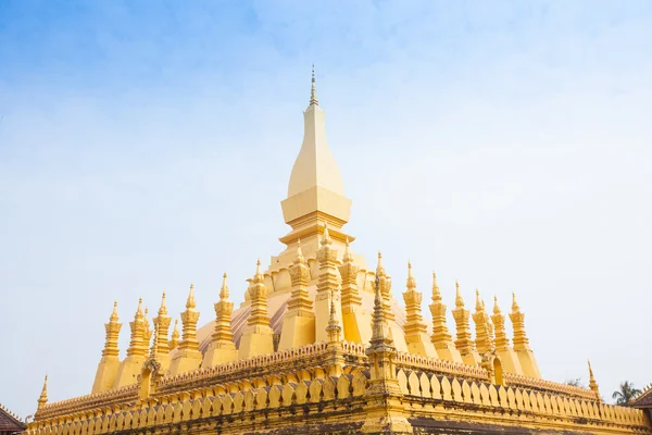 Gyllene wat thap luang i vientiane, laos — Stockfoto