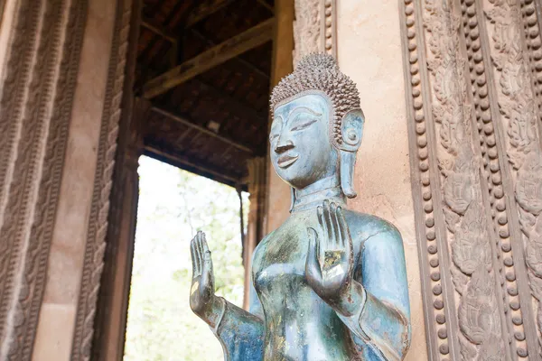 Vientiane, laos - 2 2: bronzová socha Buddhy v haw phra ka — Stock fotografie