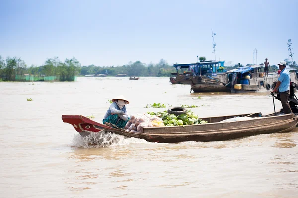 VIETNAM - JAN 28:  boats at  floating market on Jan 28, 2014.fam — Stock Photo, Image