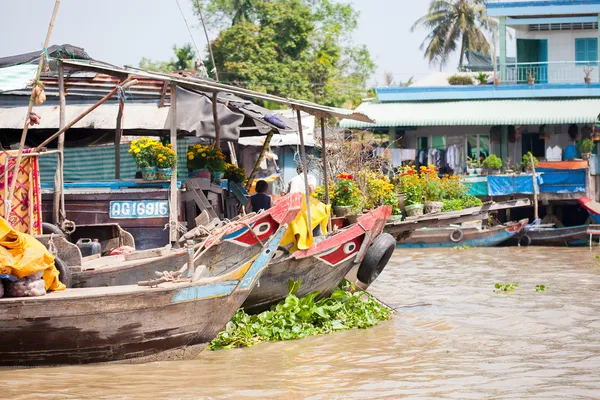 VIETNAM - JAN 28:  boats at  floating market on Jan 28, 2014.fam — Stock Photo, Image