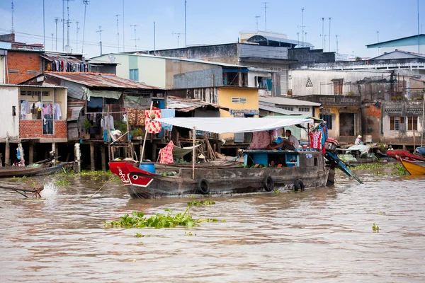 VIETNAM - JAN 28: barcos no mercado flutuante em 28 de janeiro de 2014.fam — Fotografia de Stock