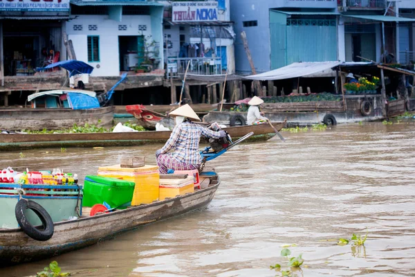 越南-1 月 28 日： 船在水上市场在 1 月 28 日，2014.fam — 图库照片