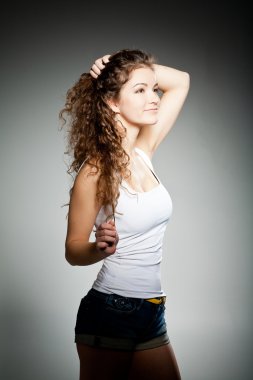 Studio genç güzel kadın