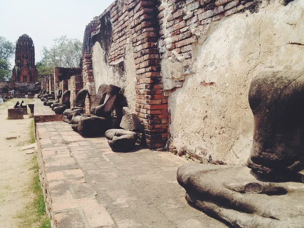 Temple wat Mahathat dans le parc historique d'Ayutthaya — Photo