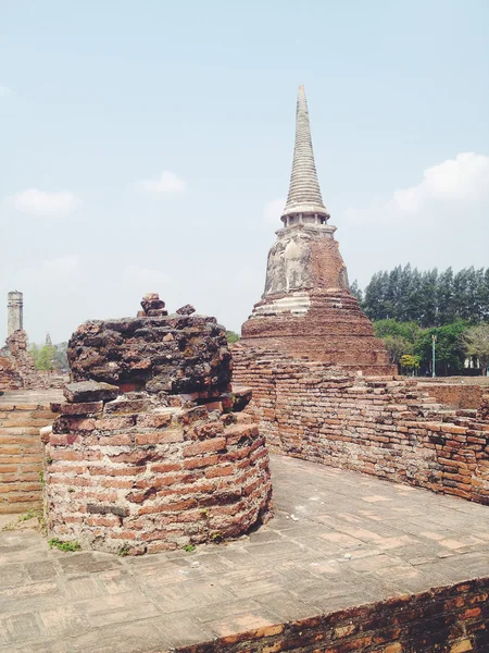 Temple  wat Mahathat in Ayutthaya historical park — Stock Photo, Image