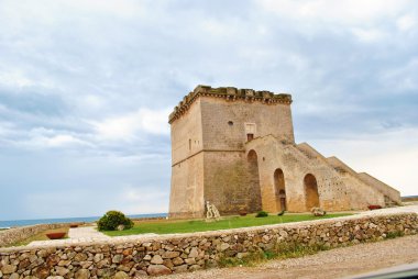 Nişangah, Akdeniz'in kule kule