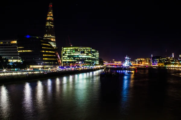 Río Támesis por la noche — Foto de Stock