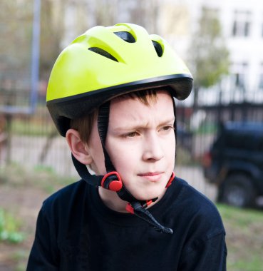 ciddi çocuk giyim kask