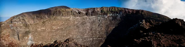 Kratern av vulkanen vesuvio — Stockfoto
